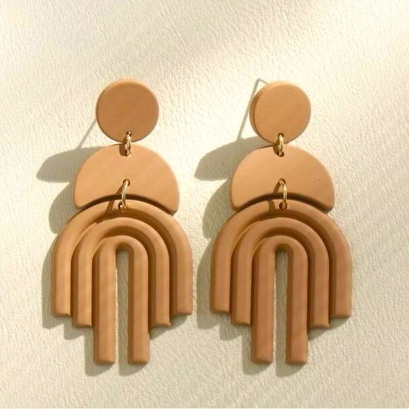 Chic Tan Geometric Earrings - Picture 1 of 3